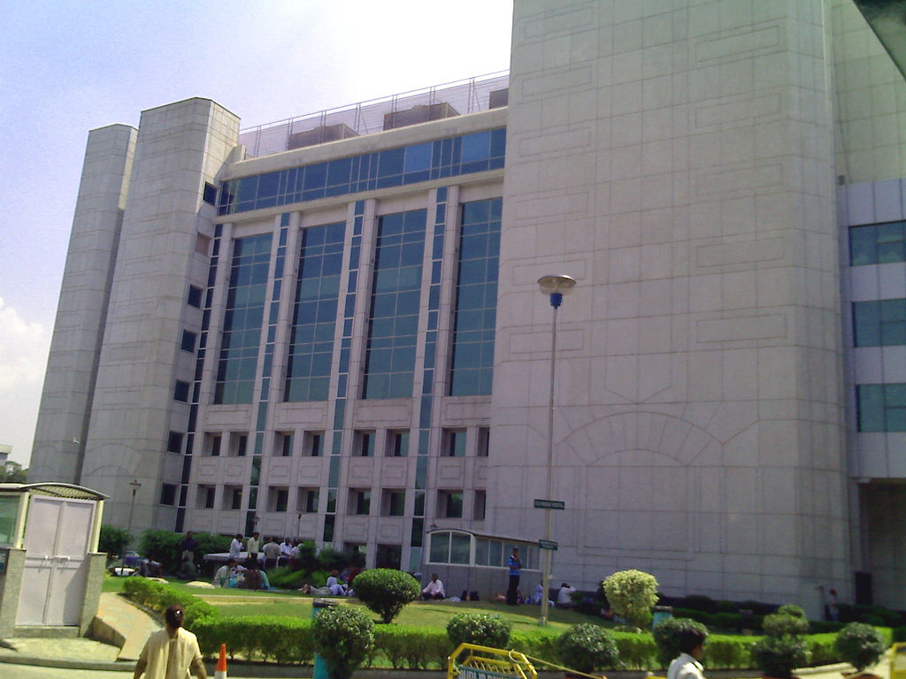 Delhi hospitals partner with banks to help patients facing cash crunch