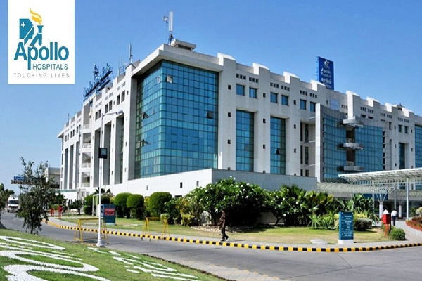 Apollo Hospitals begins vaccinating healthcare workers