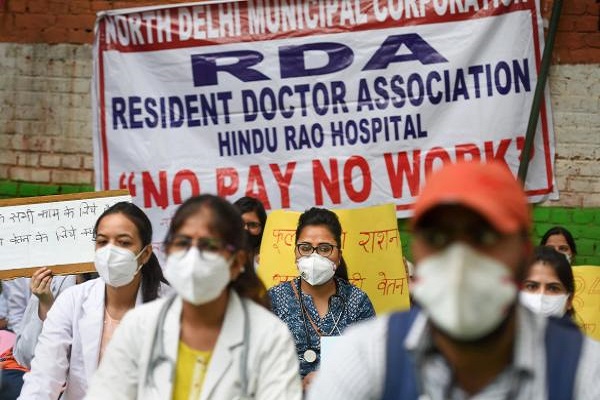 Municipal doctors from two Delhi hospitals to go on indefinite strike