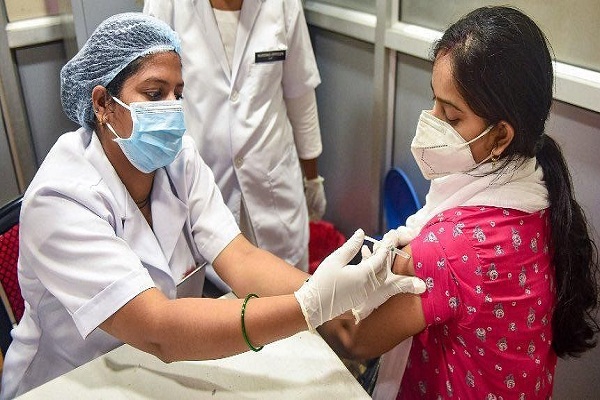 India surpasses 100 crore mark in covid vaccinations